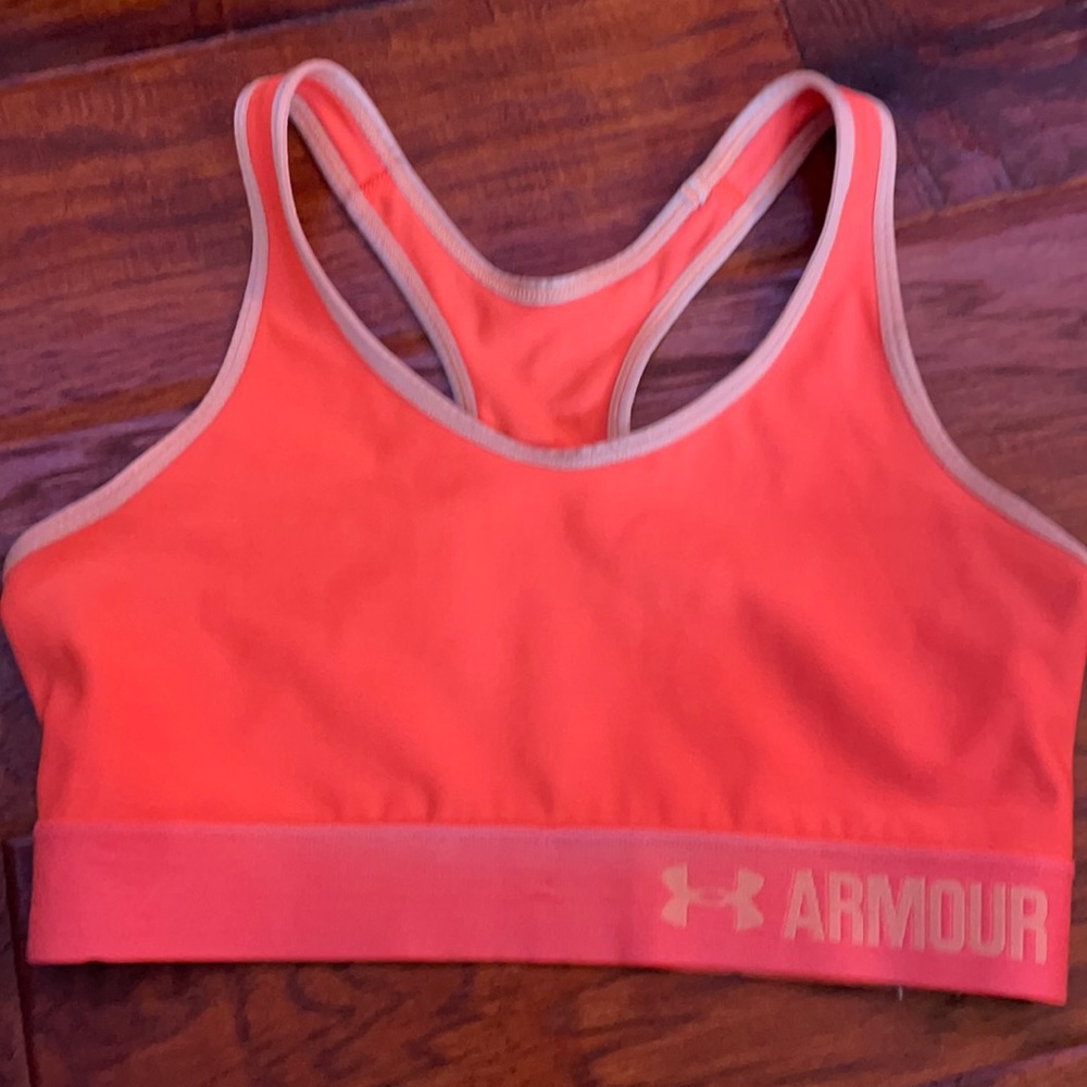 Under Armour Sports Bra in Pretty Peach Size M. Very soft material!